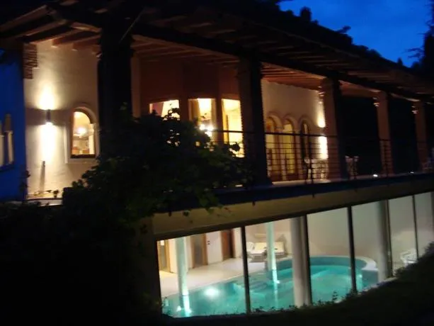Villa d'epoca sul Lago di Garda con piscina interna e parco con laghetto - Image 1