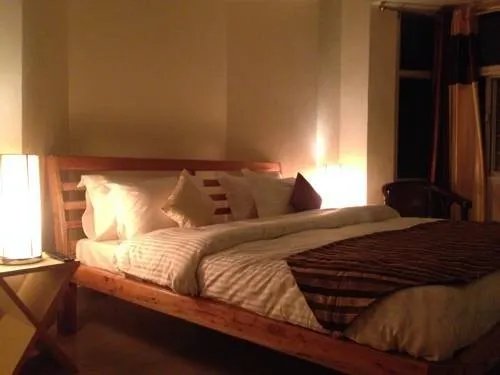 Queen's Meadow Hotel - Image 1