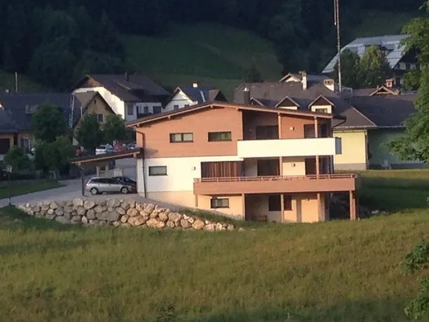 Haus Royal - Image 1