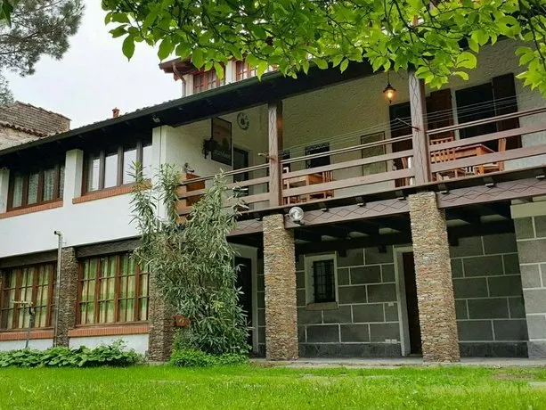 Lake Holiday Home - Image 1