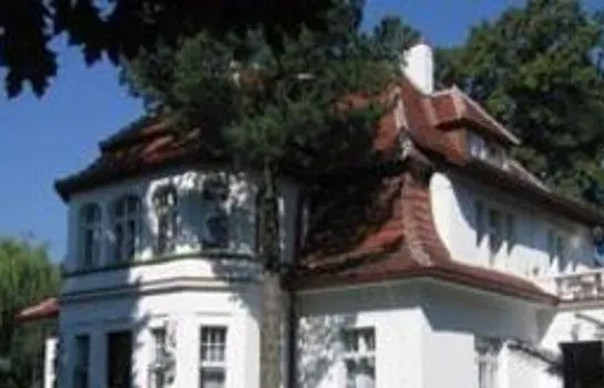 Dworek Genny - Image 1
