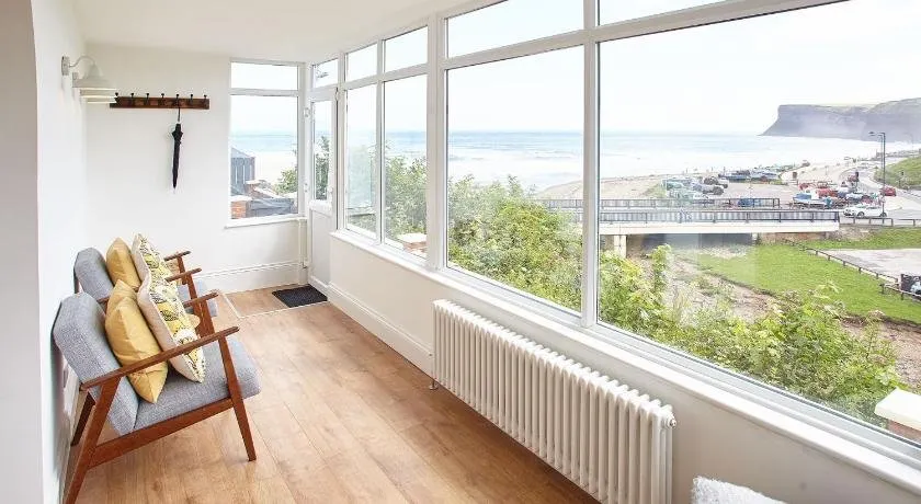 Burnsyde Beach House - Image 1