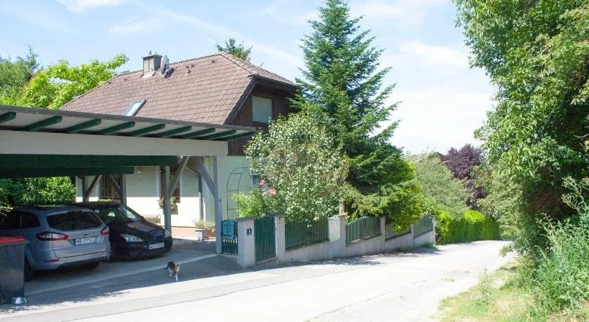 Country House Family Basement Apartment, Parking, 5km from Tulln - Image 1