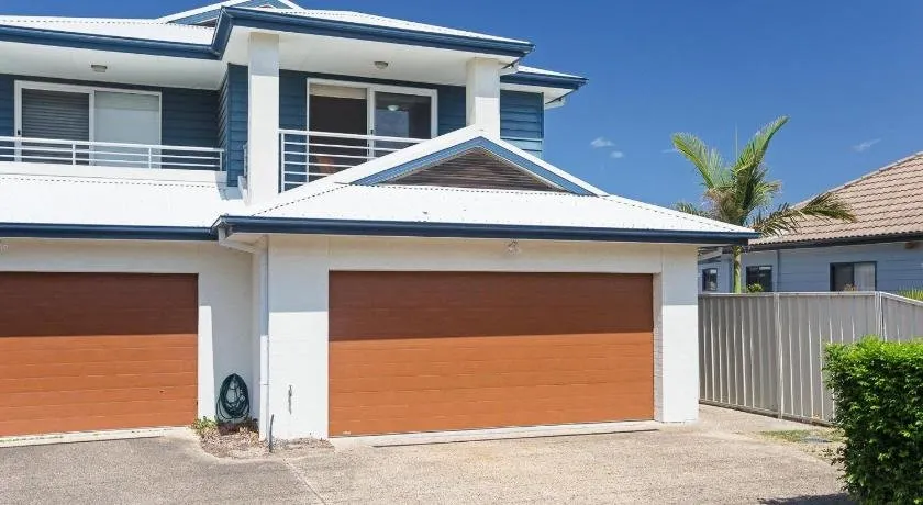 Relax at Pacific', 1/26 Pacific Avenue - private duplex with enclosed yard - Image 1