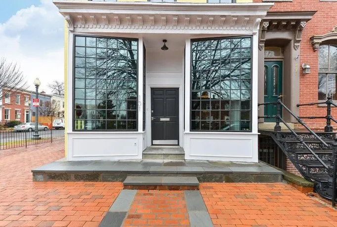 Capitol Hill Flats - Image 1