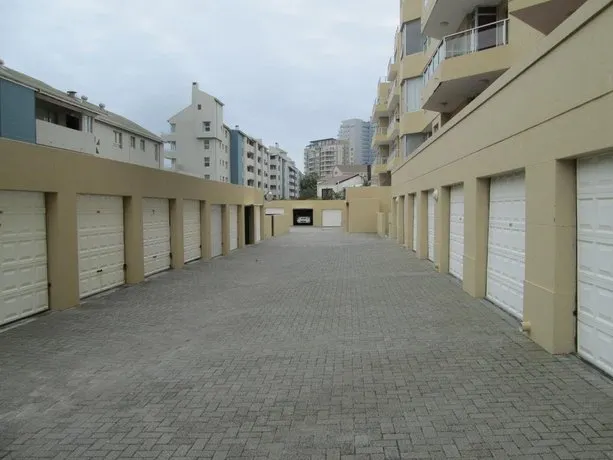 Nautica Blouberg - Image 1