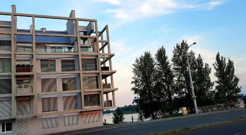 Trendy Danube Apartment - Close to UN - Image 1