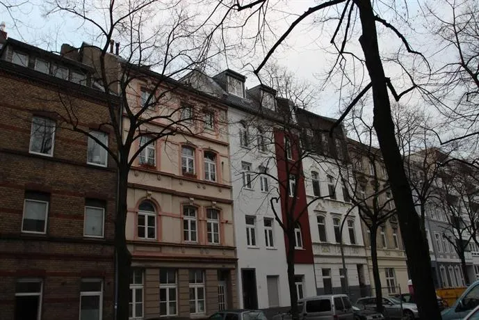 Messe- und Monteurunterkunft Koln - Image 1