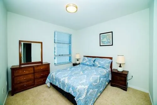 Downtown Plaza Apartment - Image 1