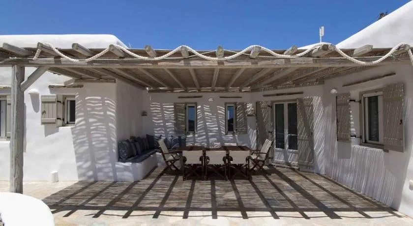 Cycladic beauty and tranquillity in Kostos Paros - Image 1