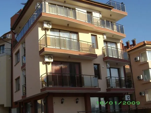Guest House Red - Image 1