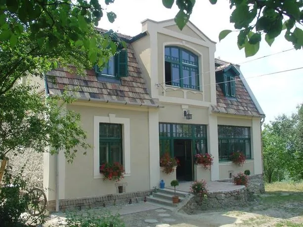 Keleti Kúria - Image 1