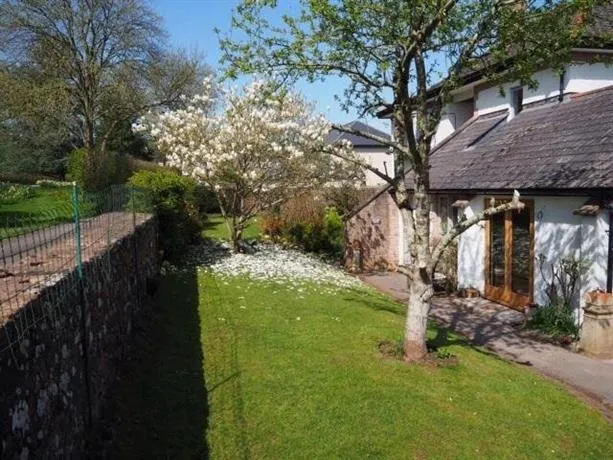 Orchard House Garden Studio - Relax Refresh Return - Image 1