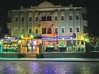 Domino Palace Hotel - Image 1