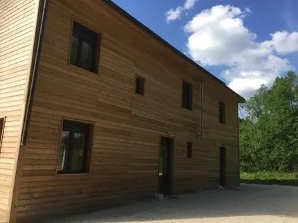 Maison Écologique en Pleine Nature - Image 1
