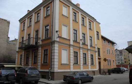 Knights Court Guest House - Image 1