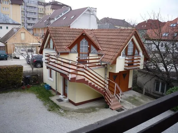 Jokai Apartmanhaz - Image 1