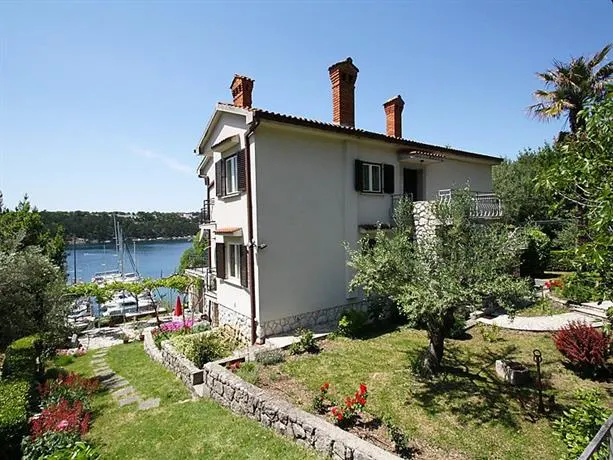 Jelena - INH 32595 - Image 1