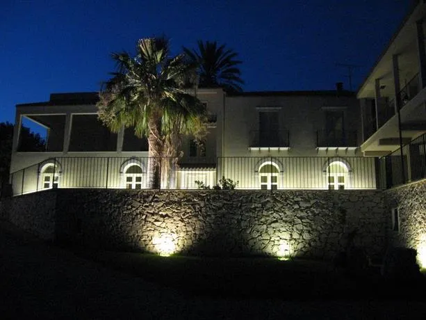 Villa Keratea - Image 1