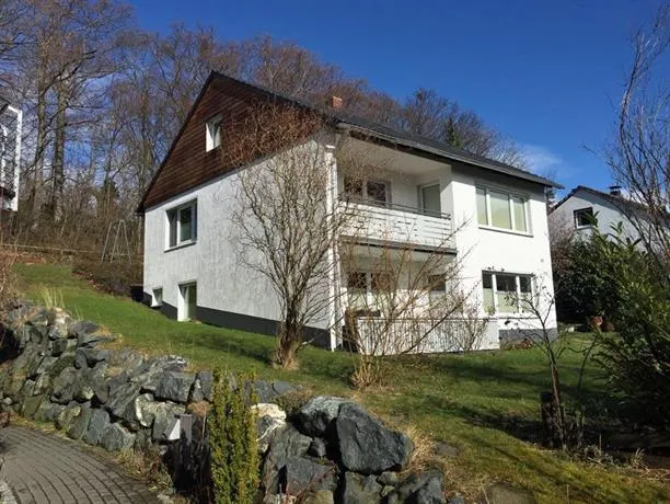 GEERDIS HUBBEL - Image 1
