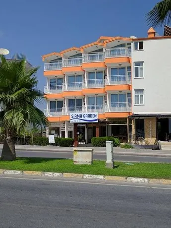 Side Center Hotel - Image 1