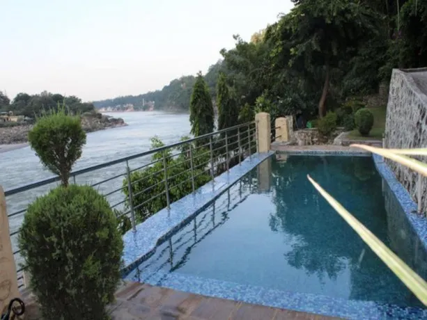 Divine Resort - Image 1