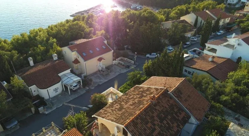 The Sea Cottage Apartments - Image 1