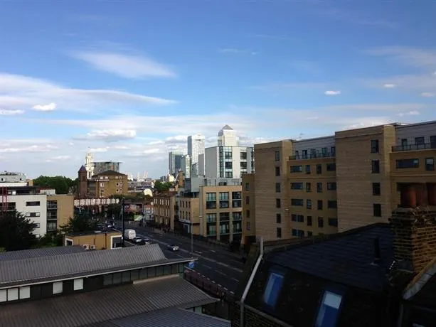MAX Serviced Apartments Commercial Road - Image 1