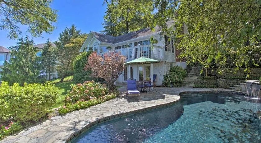 Stunning Bayfront Sandy Hook Retreat: Views & Yard - Image 1