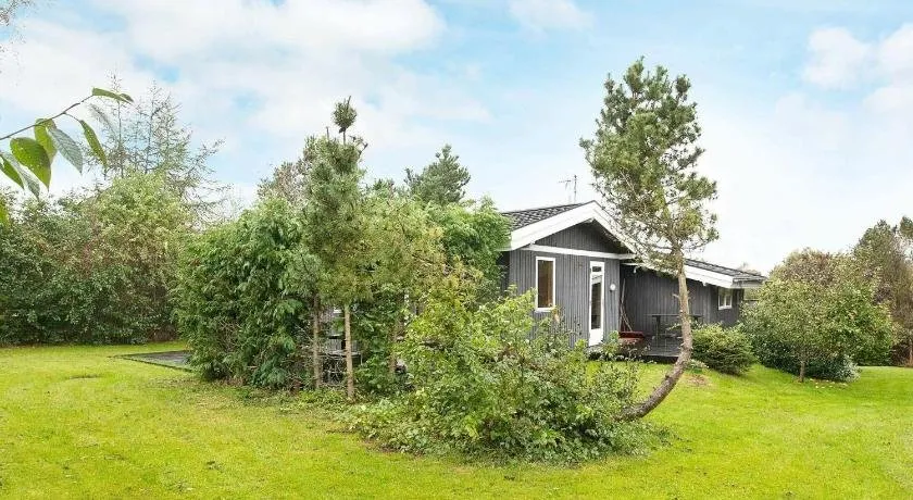 Wonderful holiday home with terrace | Pet-friendly - Image 1