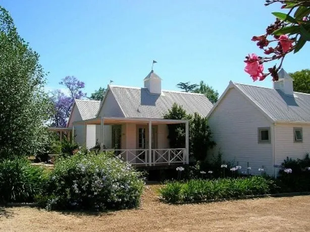 5 Mountains Lodge - Image 1