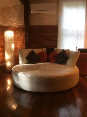 Mudstone Spa Retreat - Image 1