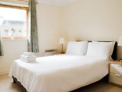 Spacious 2-Bedroom Apartment with Full Wheelchair Access in London - Image 1
