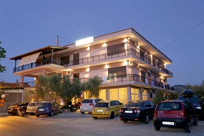 Studios Meni - Image 1