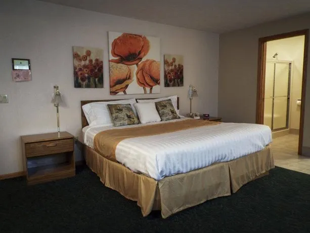 Hiawatha Motel - Image 1