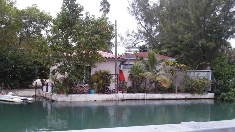 Tropical Garden Apartments - Image 1