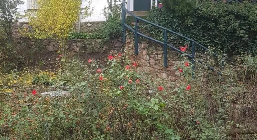 Casita con chimenea y apartamento en entorno rural idílico - Image 1