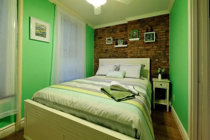 Stylish Upper East Side 2 bed 2 bath - Image 1