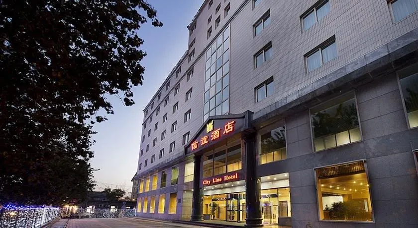 City Line WangFuJing Hotel - Image 1