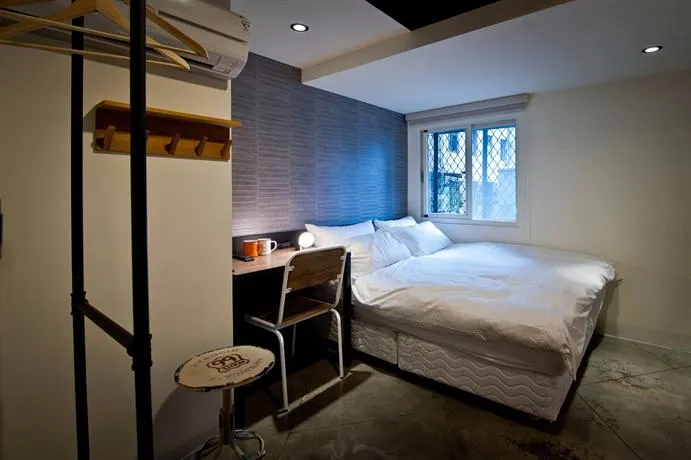 O2 Hotel M9 House - Image 1