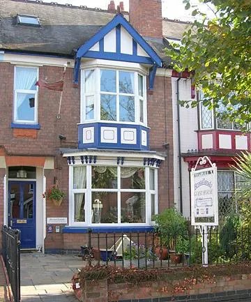 Broadlands Guest House - Image 1