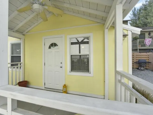 Charming Beach Cottage Steps to Siesta Beach and Village Shops and Restaurants - Image 1