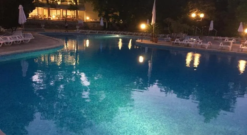 Pool View Apartment - Image 1