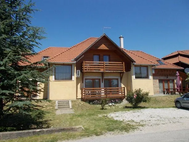 Liliom Apartmanhaz - Image 1