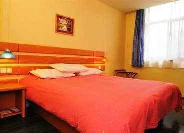 Home Inn (Shanghai Hongqiao Airport Hongmei Road Branch) - Image 1
