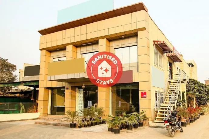 Hotel Golden Park Gurgaon - Image 1
