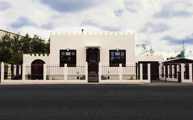 Little White Castle - Image 1