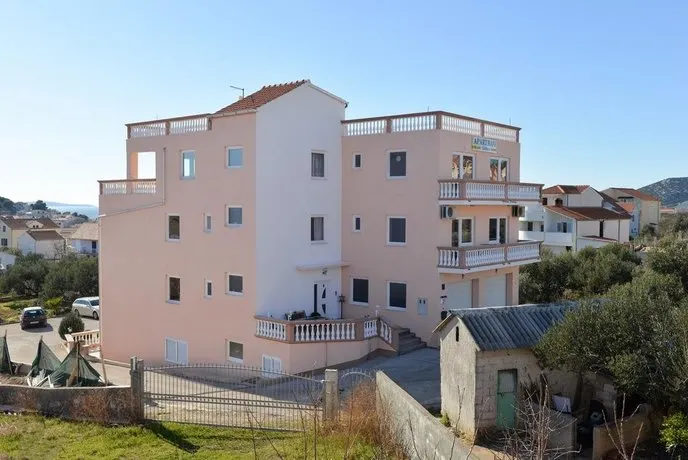 Apartments Ljubica - Image 1