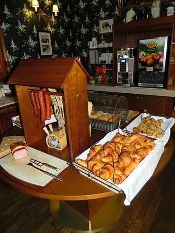 Hotel Magyar Kiraly - Image 1