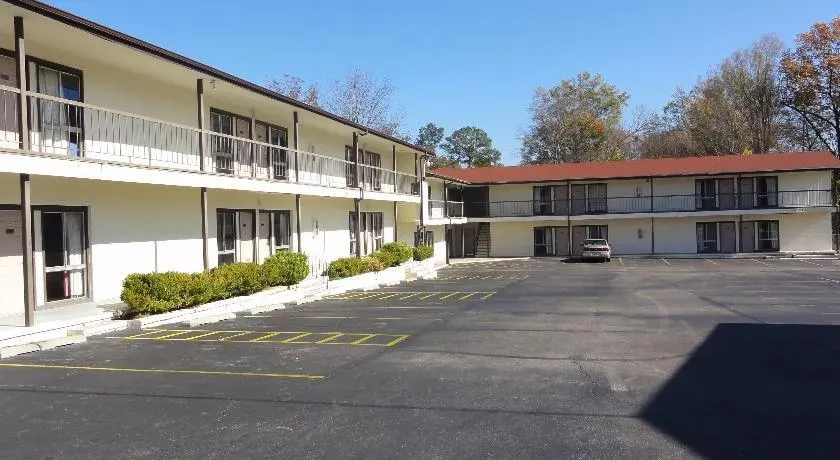 Budget Inn Selma - Image 1